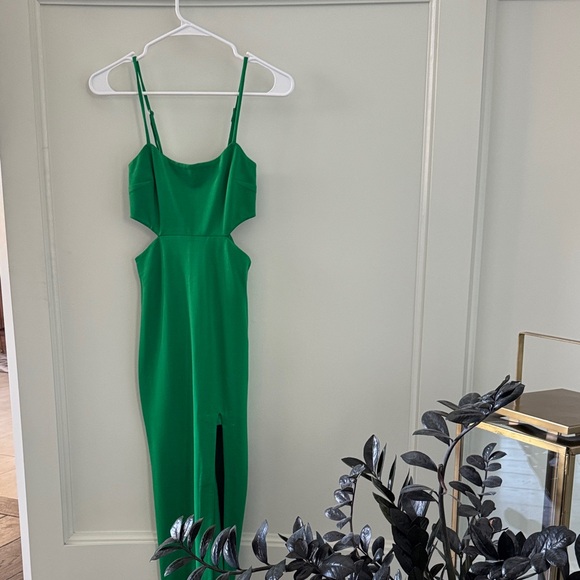 Chic Backless Green Dress - Picture 1 of 2